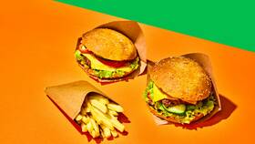 Сколько стоит чизбургер в McDonald's США в Сибирское Здоровье